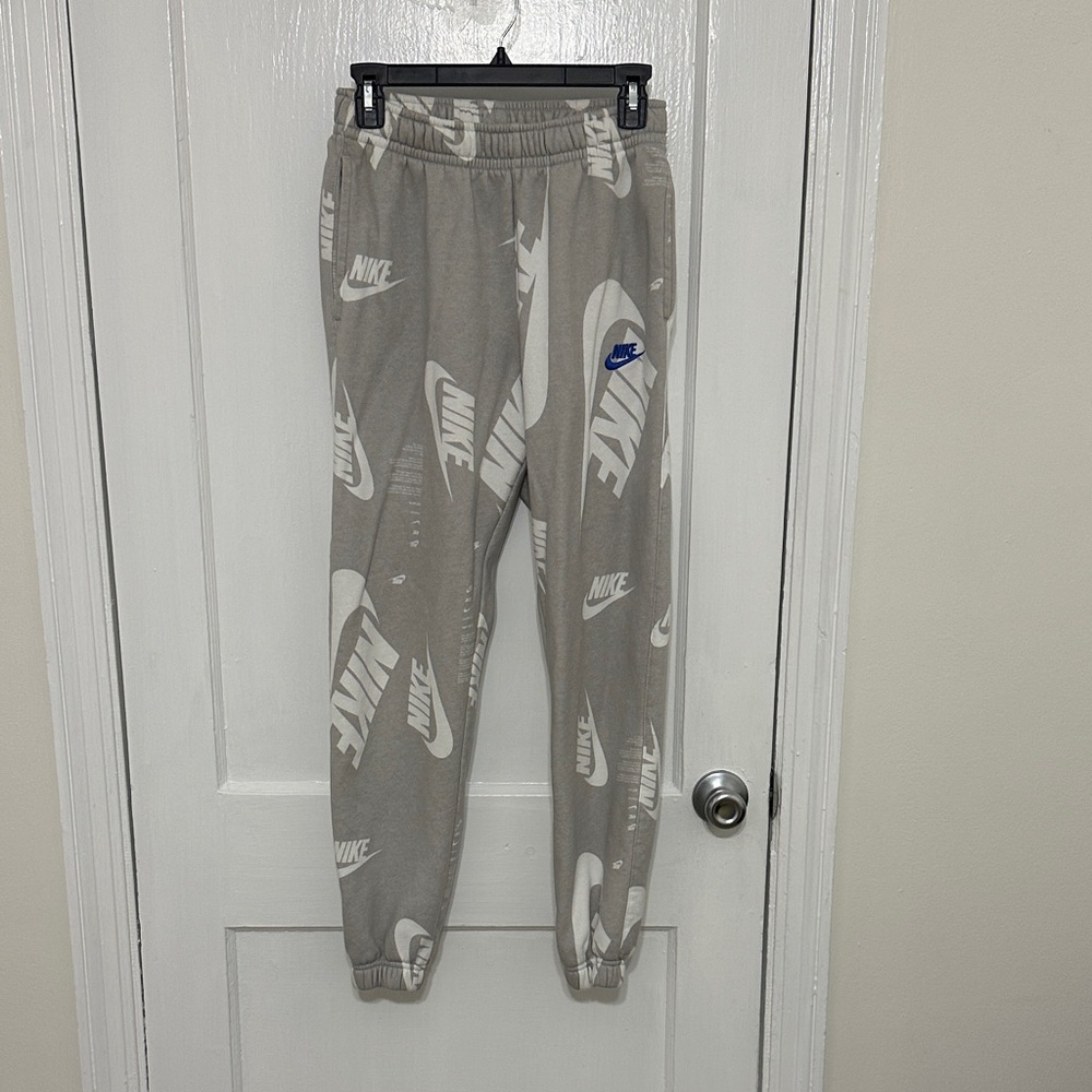 Nike Women's casual set - Picture 6 of 7
